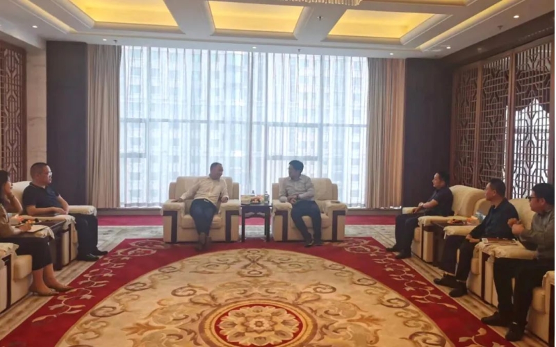 新城控股集團(tuán)領(lǐng)導(dǎo)一行蒞臨天華實業(yè)集團(tuán)調(diào)研座談