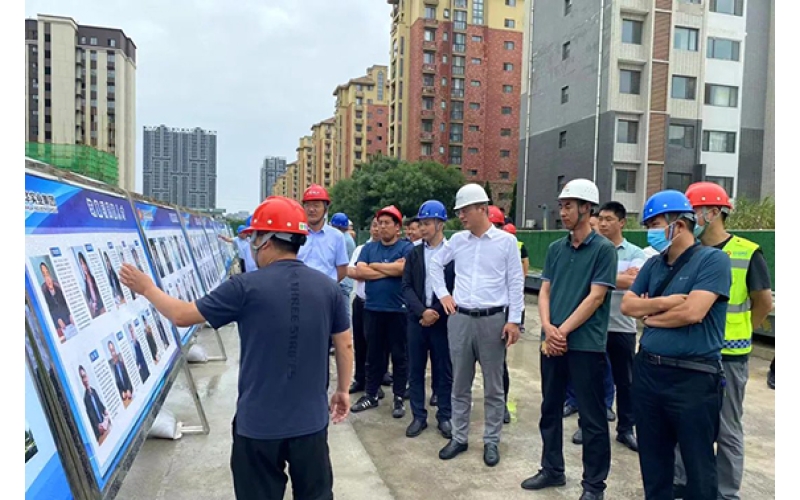 富力地產山東公司總經理周濤飛一行蒞臨天華集團匯富尚悅居指導交流