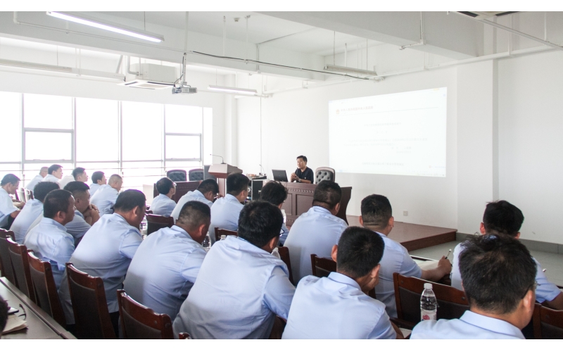 天華實(shí)業(yè)集團(tuán)組織開展危大工程安全管理專題培訓(xùn)